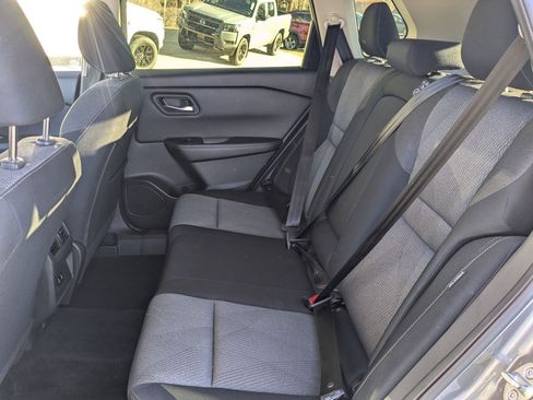 Used 2024 Nissan Rogue SV image 32