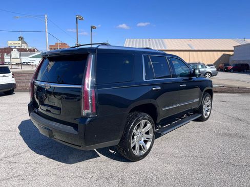 Used 2017 Cadillac Escalade Premium Luxury image 3
