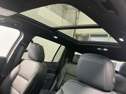 New 2026 Chevrolet Traverse LT w/ Sun and Wheel Package AWD/4WD image 24