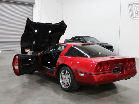 Used 1989 Chevrolet Corvette Coupe RWD image 40