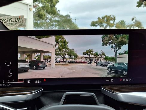 Certified 2025 Cadillac Escalade Premium Luxury image 29