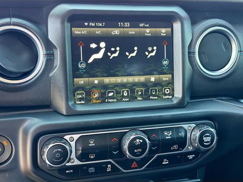 Used 2023 Jeep Wrangler Unlimited Rubicon 4xe AWD/4WD image 16