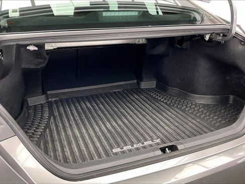 Used 2025 Toyota Camry SE image 28