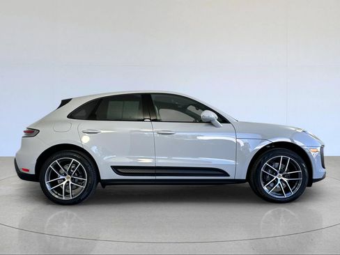 Certified 2025 Porsche Macan AWD/4WD image 9