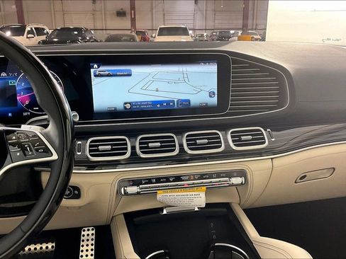 New 2026 Mercedes-Benz GLS 580 4MATIC image 7