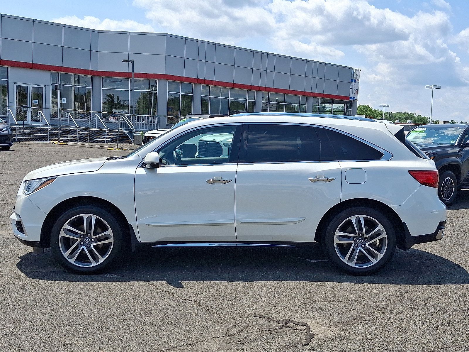 Used 2018 Acura MDX w/ Advance Package AWD/4WD image 4