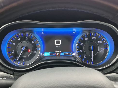 Used 2019 Chrysler 300 Touring w/ Sport Appearance Package RWD image 16
