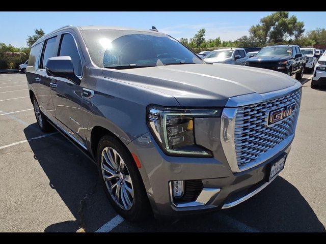 Used 2022 GMC Yukon XL Denali w/ Denali Ultimate Package AWD/4WD image 2