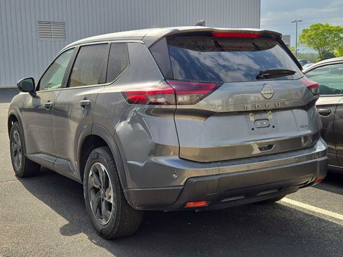 Used 2025 Nissan Rogue SV image 4