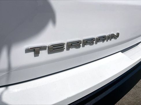 Used 2024 GMC Terrain SLE FWD image 21