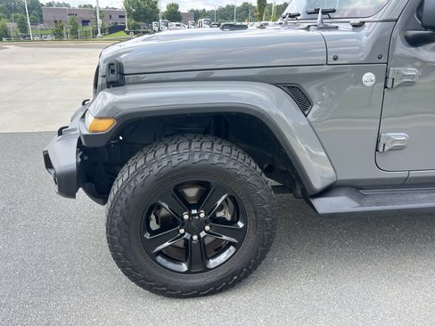 Used 2019 Jeep Wrangler Unlimited Sahara AWD/4WD image 14