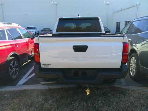 Used 2024 Toyota Tacoma SR image 8