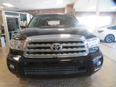 Used 2017 Toyota Sequoia Platinum RWD image 2