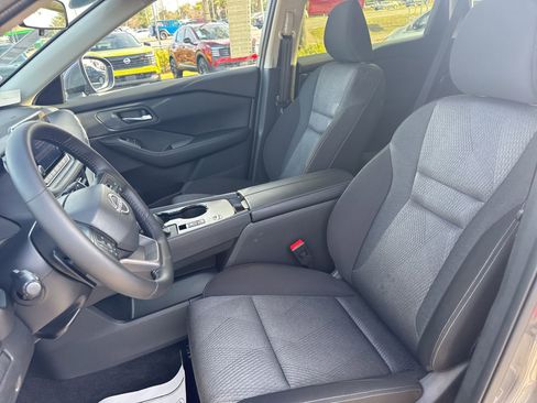 Certified 2025 Nissan Rogue SV image 21