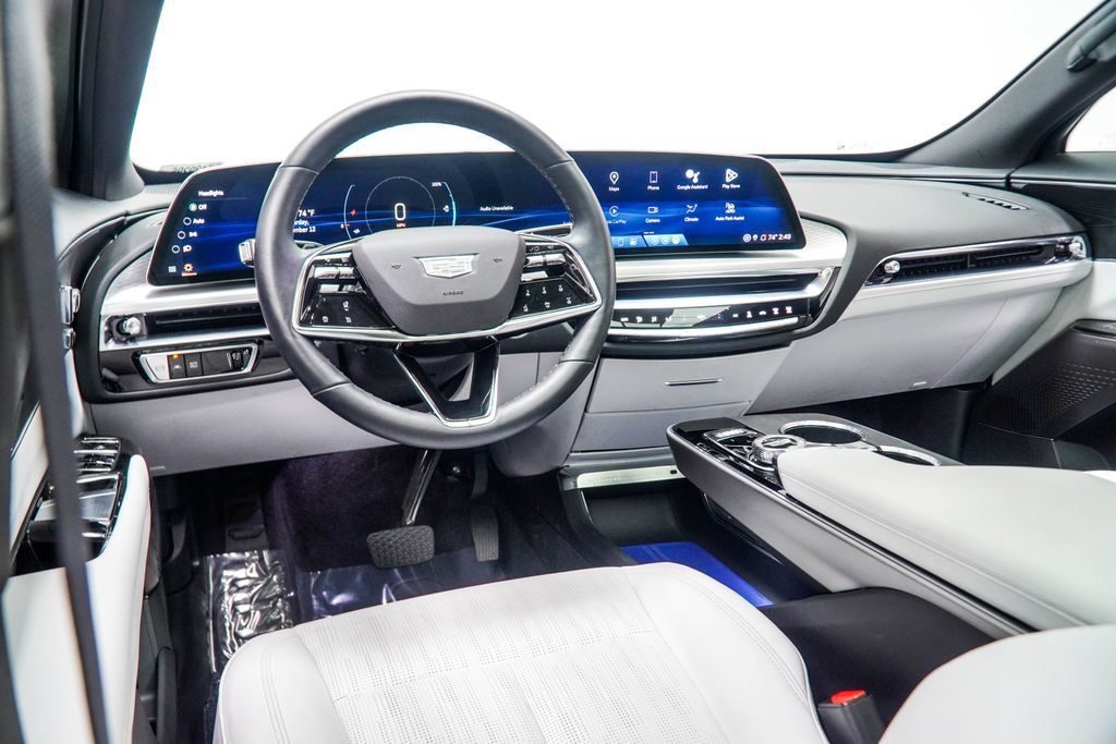 Used 2024 Cadillac Lyriq Sport AWD/4WD image 17