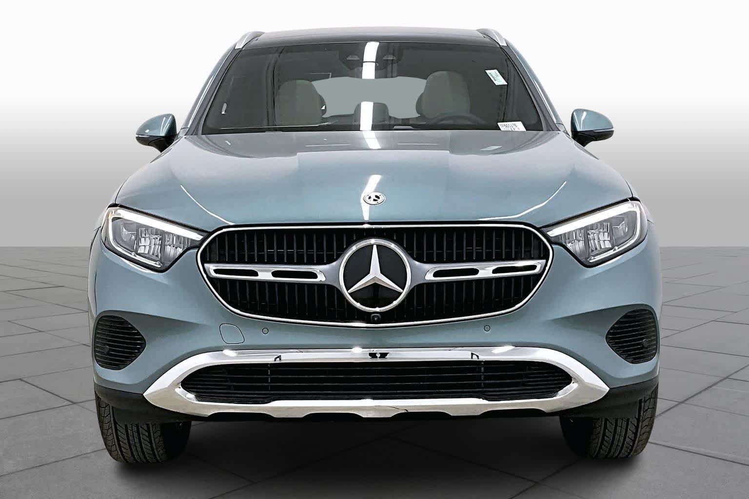 Used 2026 Mercedes-Benz GLC 300 image 3