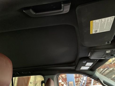 Used 2024 Ford Expedition Limited AWD/4WD image 8