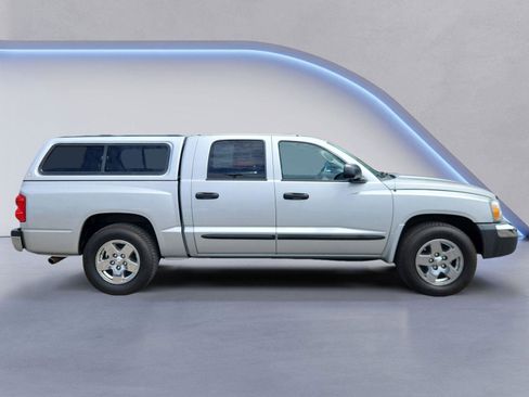 Used 2005 Dodge Dakota SLT AWD/4WD image 2
