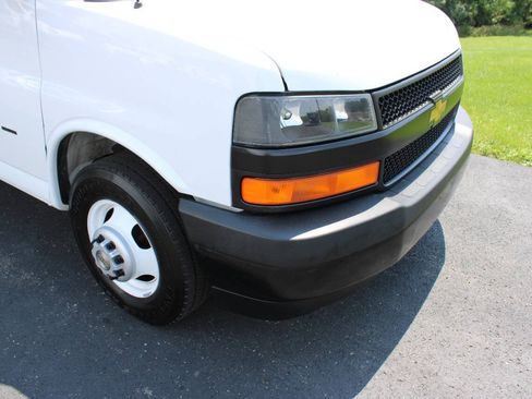 Used 2024 Chevrolet Express 3500 w/ Power Convenience Package RWD image 4