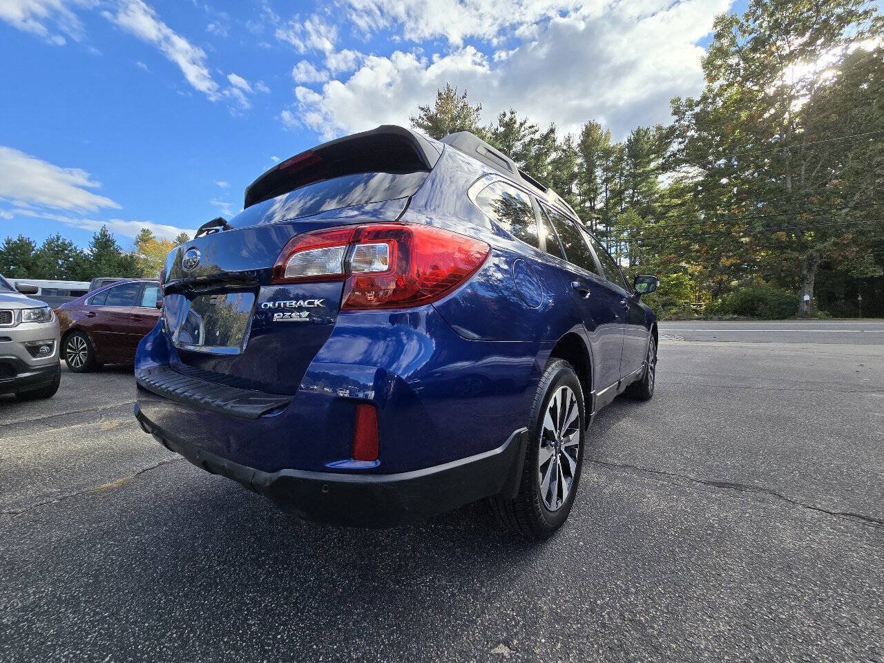 Used 2017 Subaru Outback 2.5i Limited AWD/4WD image 7
