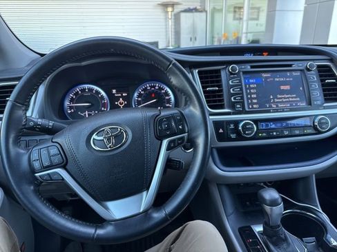 Used 2018 Toyota Highlander Limited image 5