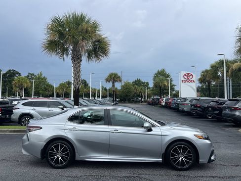 Used 2023 Toyota Camry SE FWD image 11