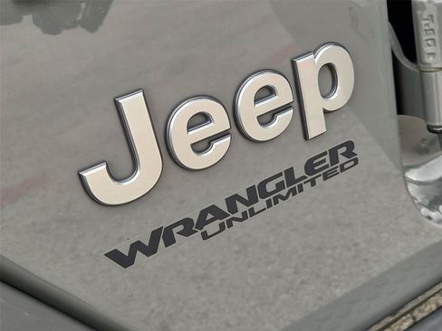 Used 2022 Jeep Wrangler Unlimited Sahara w/ LED Lighting Group AWD/4WD image 31