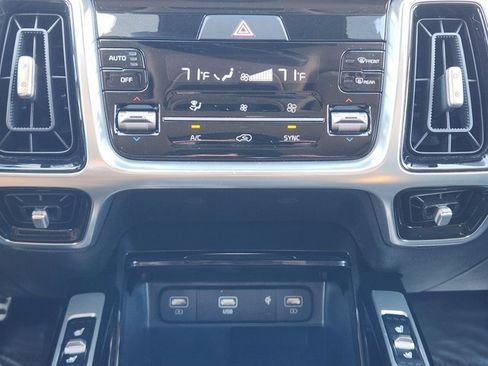 Certified 2023 Kia Sorento SX image 18