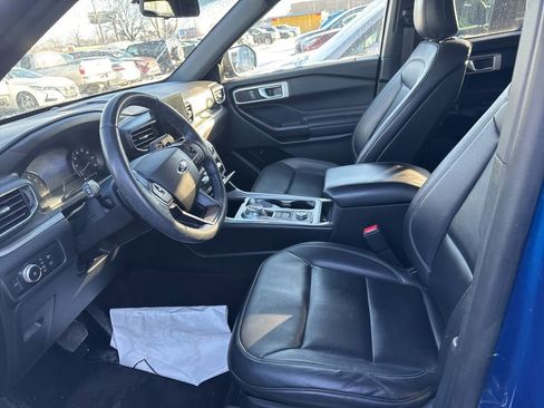 Used 2020 Ford Explorer XLT w/ Equipment Group 202A image 5
