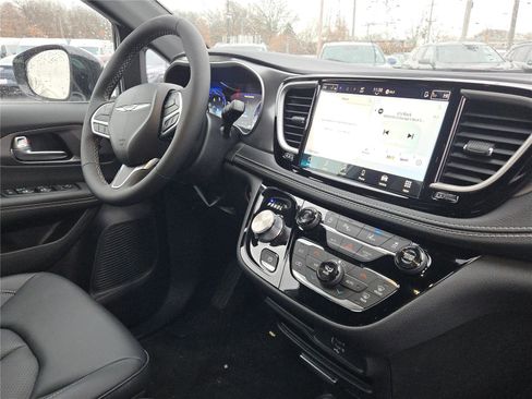 New 2026 Chrysler Pacifica Select image 8
