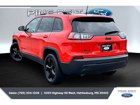 Used 2021 Jeep Cherokee Latitude Plus AWD/4WD image 2