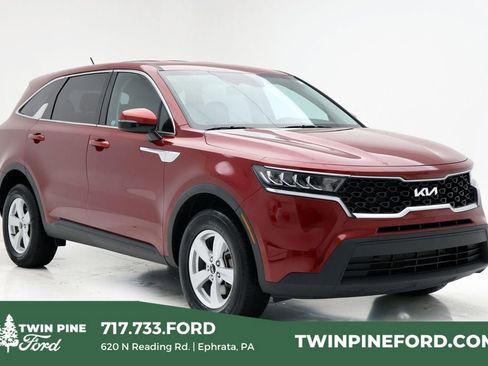 Used 2023 Kia Sorento LX image 1