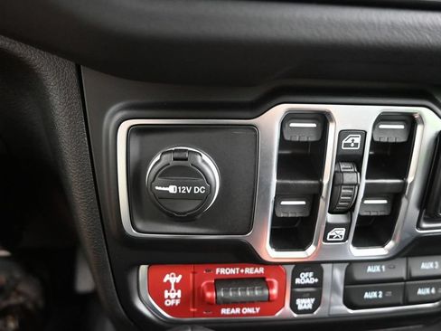 Used 2025 Jeep Gladiator Rubicon w/ Convenience Group AWD/4WD image 32