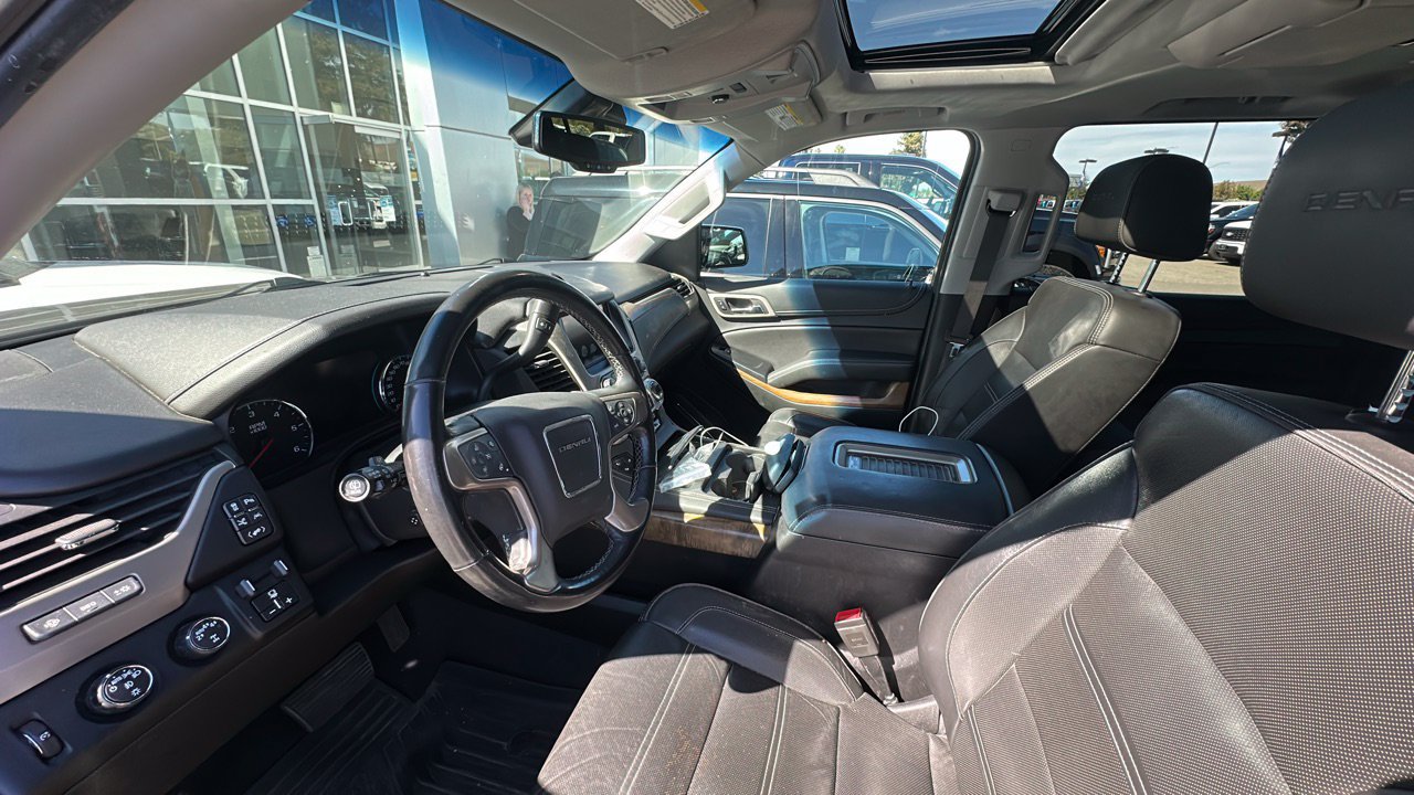 Used 2019 GMC Yukon XL Denali w/ Denali Ultimate Package AWD/4WD image 3