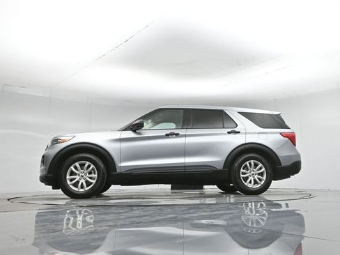 Certified 2021 Ford Explorer 2WD image 8