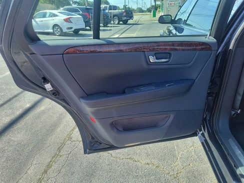 Used 2010 Cadillac DTS Limousine image 31