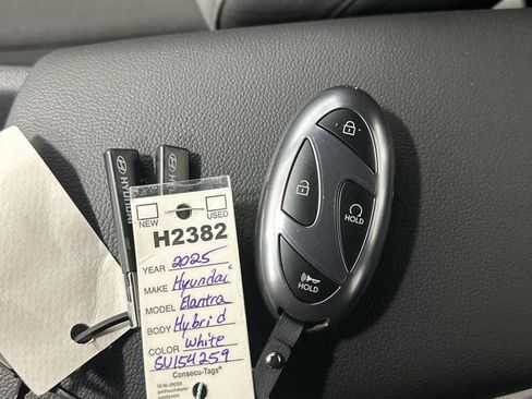 New 2025 Hyundai Elantra SEL image 26