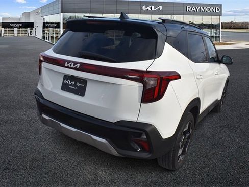 Used 2025 Kia Seltos S image 3