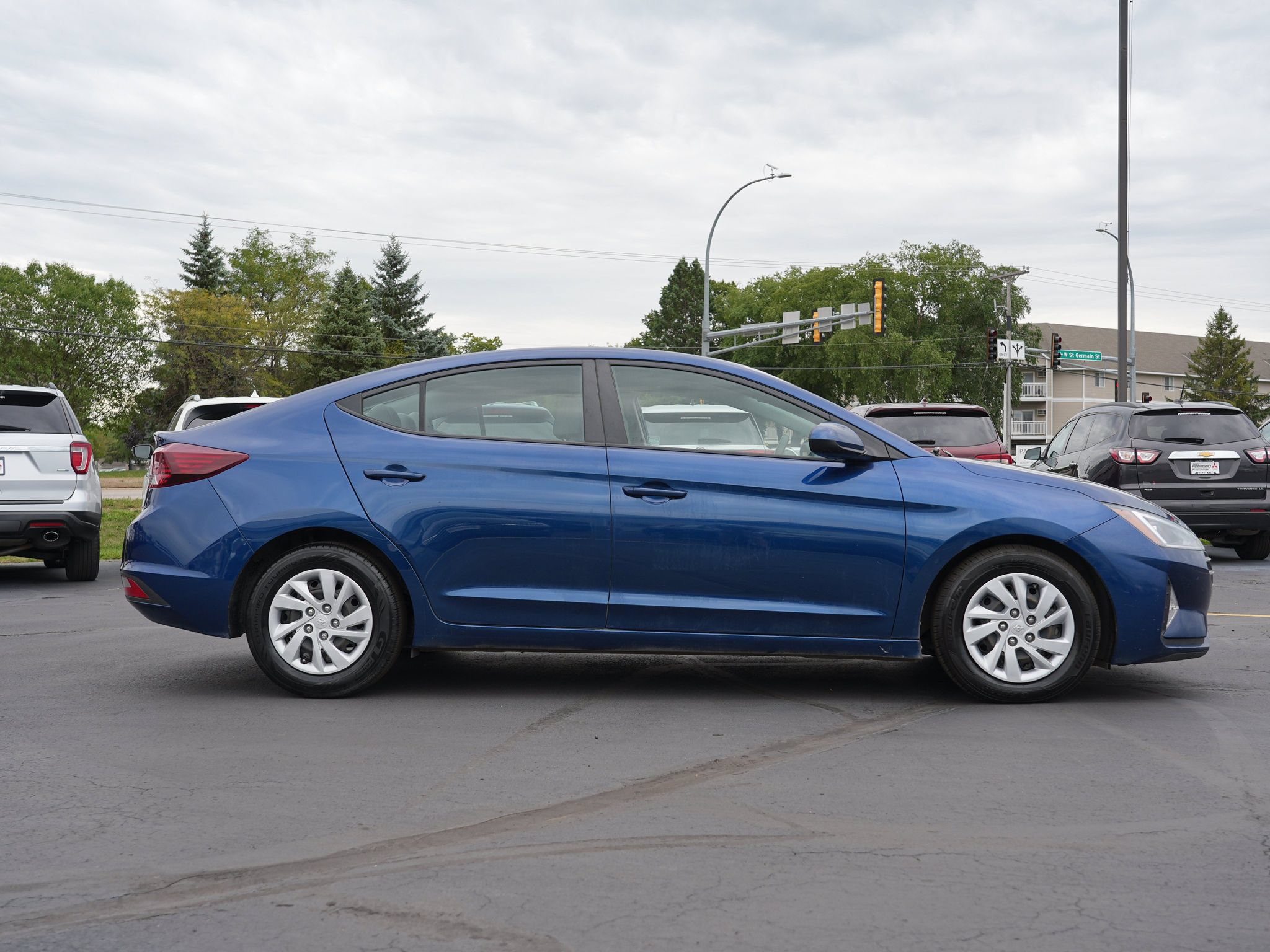 Used 2020 Hyundai Elantra SE FWD image 2