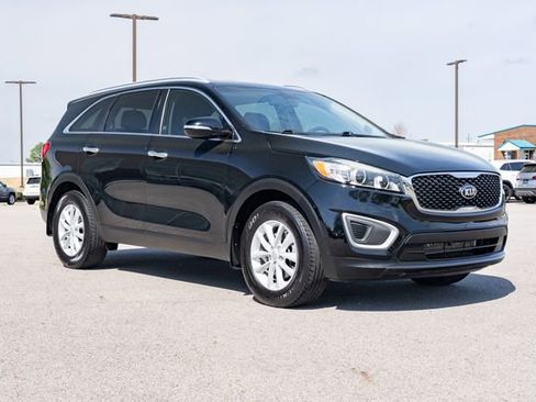 Used 2017 Kia Sorento LX w/ LX Convenience Package image 8