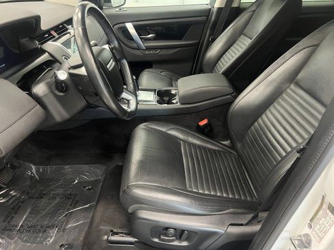 Used 2020 Land Rover Discovery Sport SE image 9