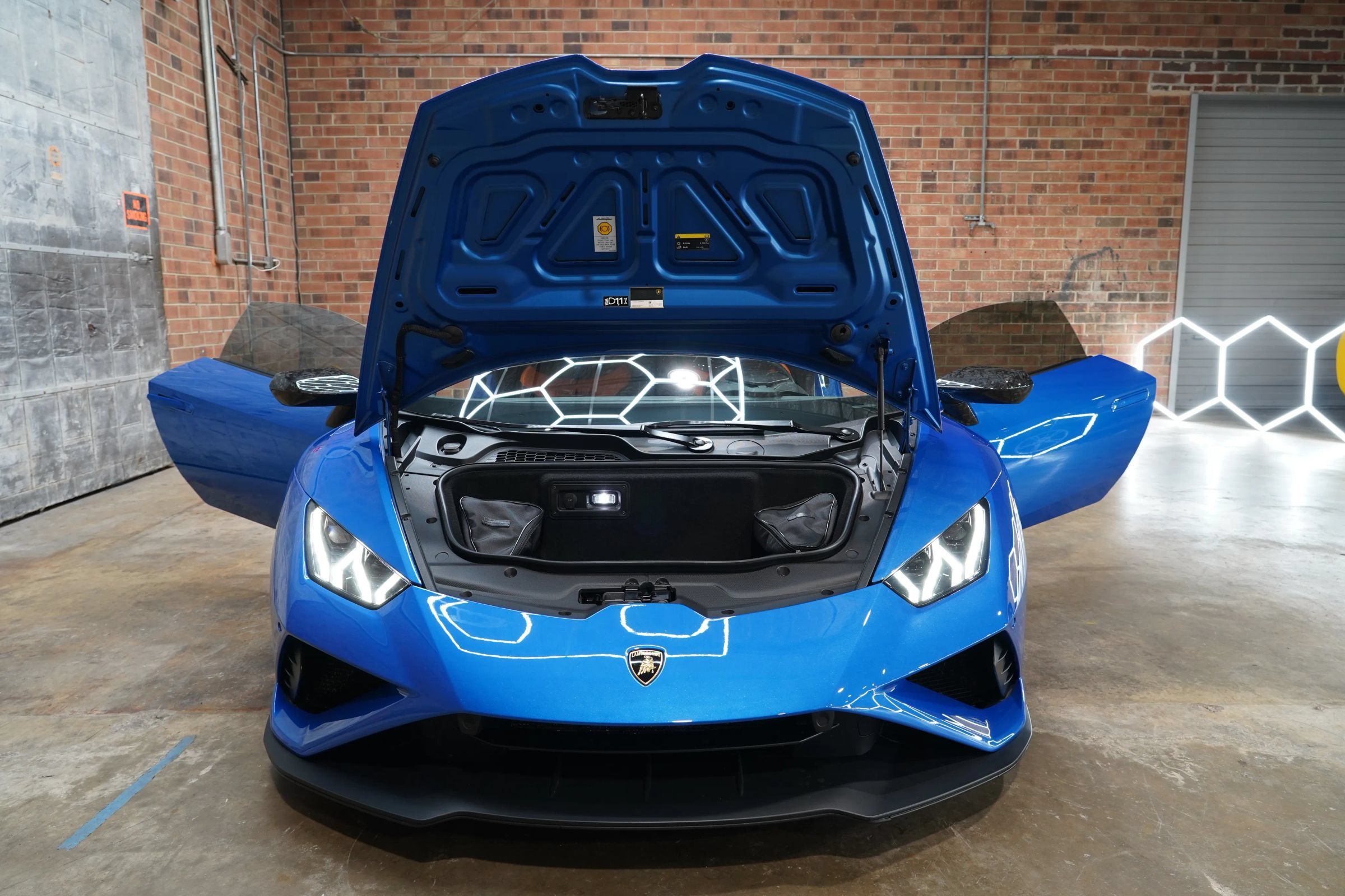 Used 2020 Lamborghini Huracan EVO RWD image 28