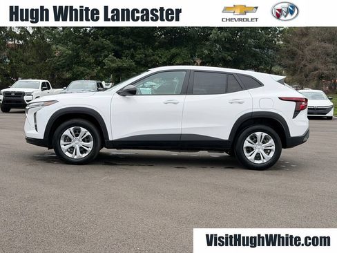 Used 2024 Chevrolet Trax LS FWD image 3