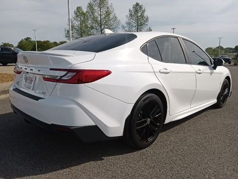 Used 2025 Toyota Camry SE w/ Convenience Package AWD/4WD image 3