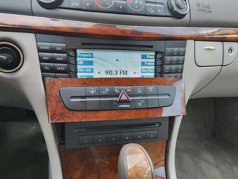 Used 2005 Mercedes-Benz E 320 Sedan image 32