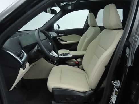 Used 2025 BMW X1 xDrive28i w/ Premium Package image 21