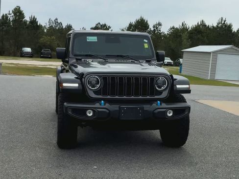 Used 2025 Jeep Wrangler Unlimited Rubicon 4xe w/ Convenience Group AWD/4WD image 3