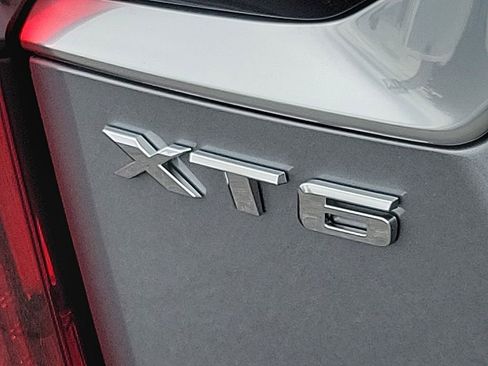 Used 2025 Cadillac XT6 Luxury image 11