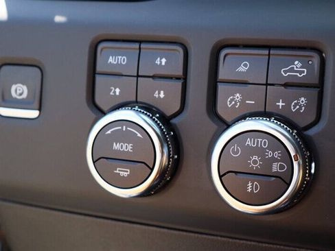 Used 2024 GMC Sierra 3500 Denali Ultimate AWD/4WD image 22