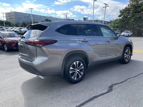 Certified 2025 Toyota Highlander XLE AWD/4WD image 8